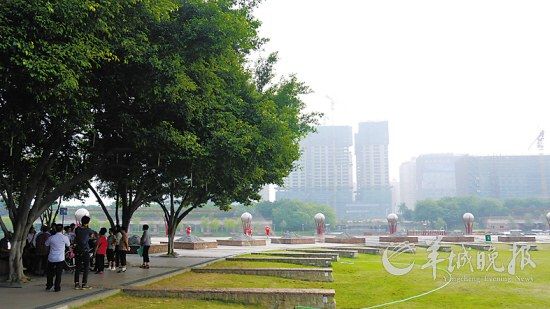 Qiandeng Lake Square