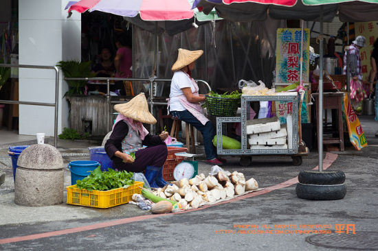 Street vendors selling vegetables