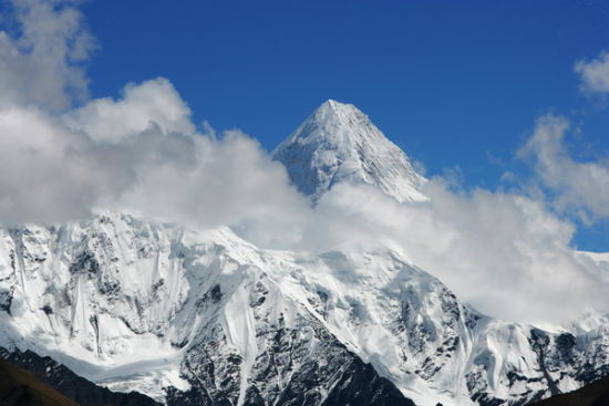 Snow covered Gong Gashan diagram: the month