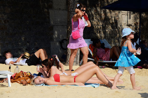 Paris beach sunbathing Paris beach sunbathing