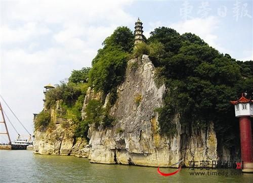  Standing on the cliff overlooking the Shizhongshan, Poyang Lake, will feel powerful 