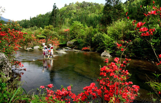 美丽的贝江风景区 图片来源：新浪旅游