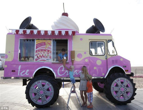 英国怪物卡车旅游胜地免费分发冰淇淋