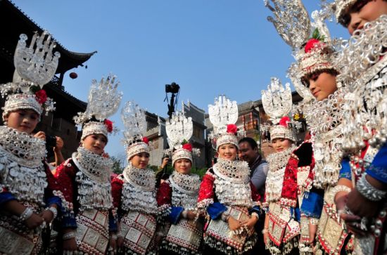 中国凤凰第四届苗族银饰服饰文化节13日隆重