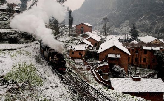 乘小火车的别样旅程 享受快乐嘉阳之旅