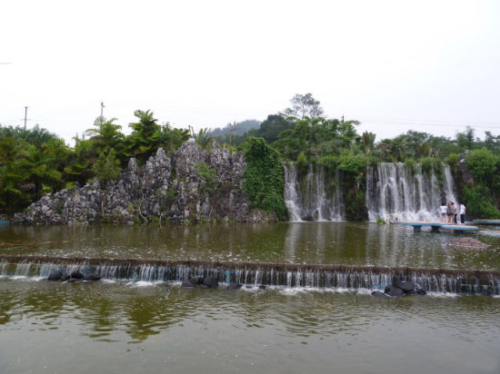 微博|2013年11月15日11:08   风景婉约秀丽的澄碧湖,位于革命老区百色