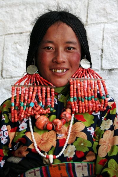 极具西藏特色的服饰 去大昭寺看藏民时装秀