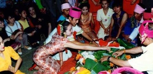 傣族传统婚俗 女子可娶小和尚回家(组图)