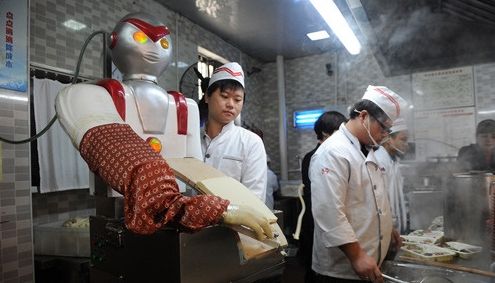 走访内蒙古博物院餐厅 看机器人趣味服务_蒙古