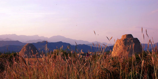 夕阳中的西夏王陵李元昊最后的尘土归宿