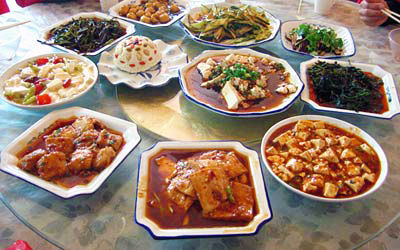 广元 正文 在剑门关古镇,随便走进一家饭店,都能吃到很正宗的豆腐宴