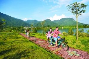 亲子骑行绿道游 乡村悠闲农家乐