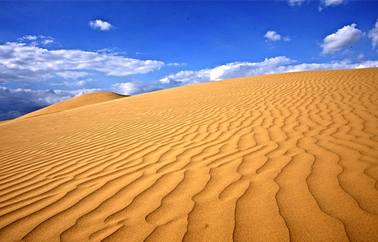 徒步库姆塔格沙漠新体验