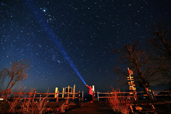 泸沽湖畔看星空_新浪旅游_新浪网