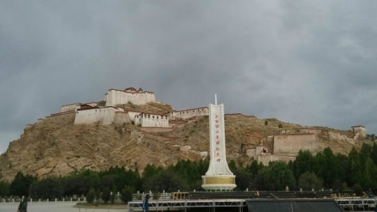 拉萨：尊崇神的旨意进行人的冒险