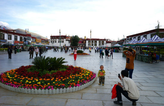 在千年古道八廓街头让您感受历史沧桑