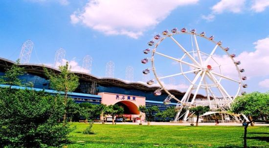 中国 山东 正文    潍坊富华游乐园商业街与潍坊富华游乐园浑然一体