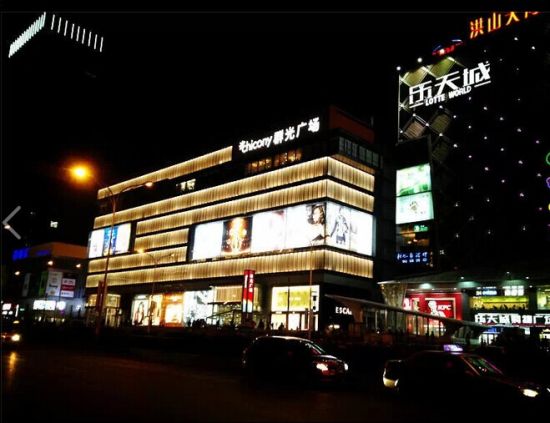 新浪旅游配图:群光广场 摄影:@呆呆strajectory