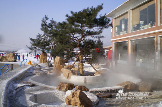 冬日游玩双拼大餐 温泉与滑雪完美组合(3)