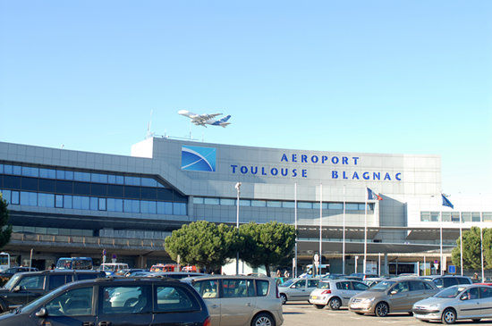 法国 正文    图卢兹-布拉尼亚克国际机场(l"aéroport international