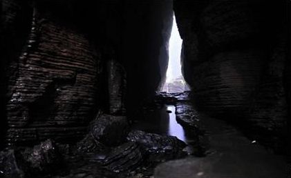 灵岩山神秘山洞