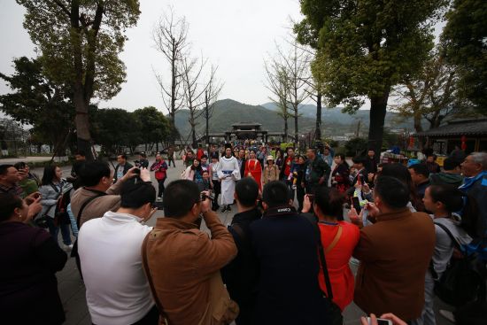 李白重现白帝城 千里江陵一日还 是夸张吗?