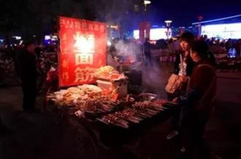 喝啤酒吃烤串 去重庆必逛八大有名夜市