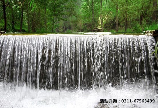 二:砸金蛋(水旺沟度假村旁) 踩过了金路您不妨停下脚步砸个金蛋,金蛋寓意吉祥、幸福,砸开金蛋的一刻,金花四溅,蛋无虚发,充满惊喜的小礼物已出现在眼前。7-8月活动期间五枚千足金币等你来砸,8月黄金文化节当日现场发放,保定虎山还将邀请您全家来山中免费吃住一天,体验贵宾礼遇。砸出金银,让财运来敲门!