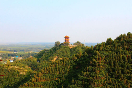 黄河在邙山脚下