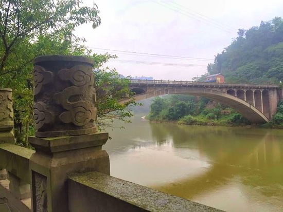 风雨东溪古镇 小桥流水人家