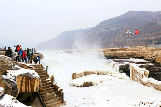 这个冬天不太冷 带女朋友去壶口瀑布