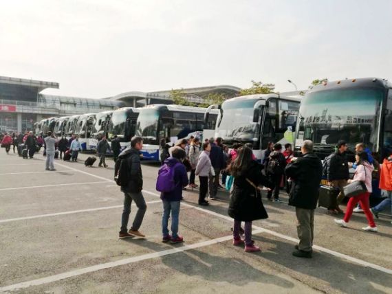 香港游客乘樱花高铁专列赴武汉赏花