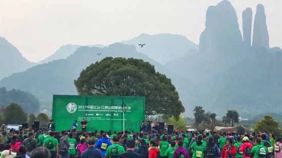 2017中国江山江郎山国际徒步大会正式拉开了序幕,江山市市委副书记