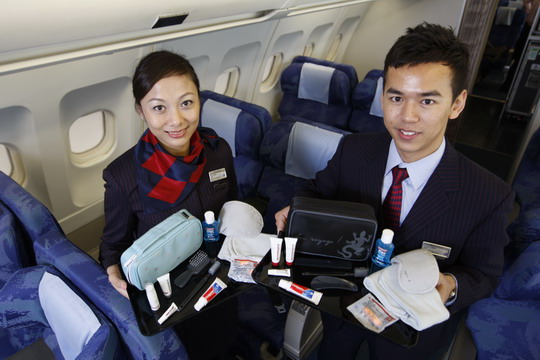 香港港龙航空3月1日起推出全新个人护理套装