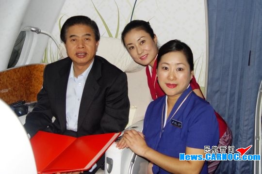 广东省参会领导返深 体验超豪华头等舱服务(组