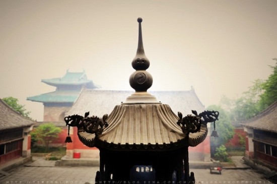 避暑消夏何足道 与君同游武当山