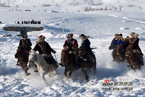 新疆喀纳斯景区举办古老的滑雪狩猎比赛