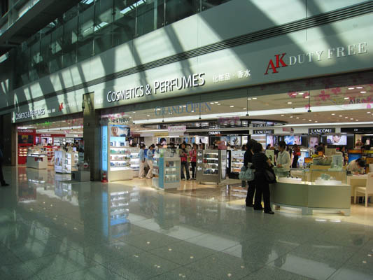 韩国仁川机场AK免税店(图)