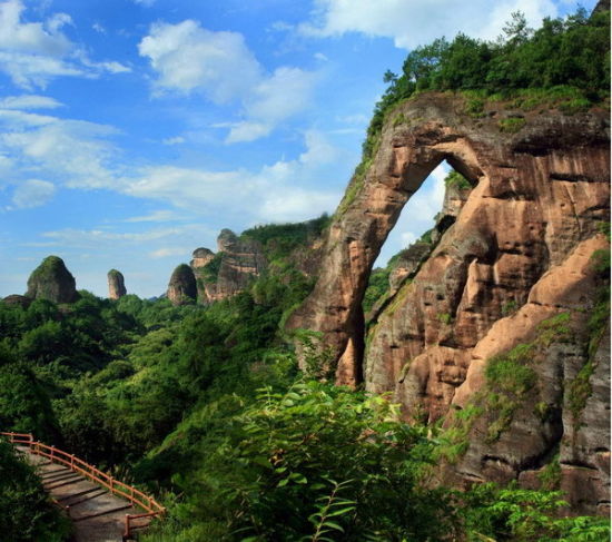 天然盆景龙虎山六大形态各异的奇峰怪石