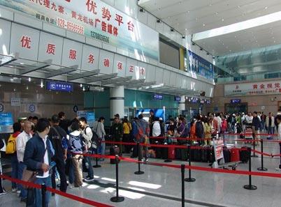 九寨黄龙机场:机场值机台