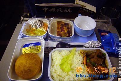 组图:中国各航空公司飞机上的餐食