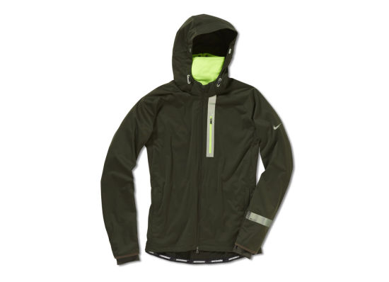 Nike Shield Pack跑步服装 抵抗恶劣黑暗环境_