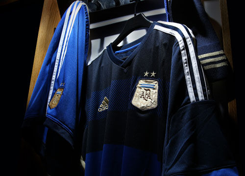 阿迪发布西班牙德国阿根廷世界杯客场比赛服_