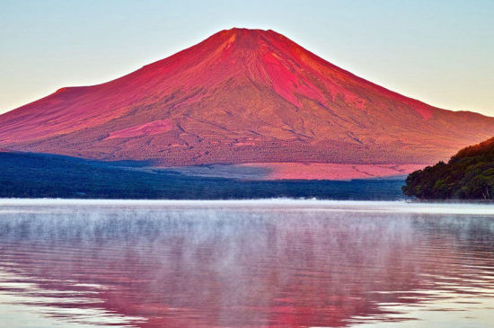 日本摄影师镜头下富士山 呈椎体火山形态_登山