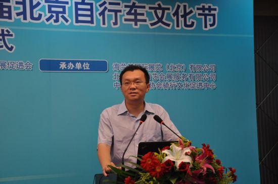 延庆县人民政府县长李先忠。