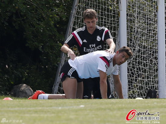 逗<em>妹</em>吐槽:<em>双子</em>星诠释年龄差葡萄牙 曼联国脚欲