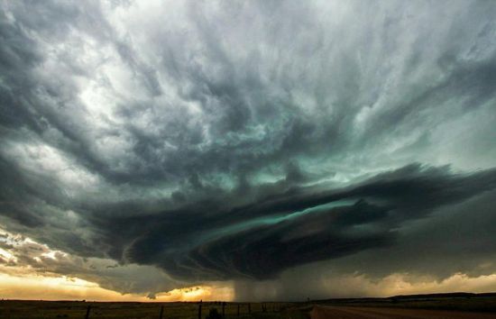 美国男子追逐风暴成瘾 坚持4年曾死里逃生_空