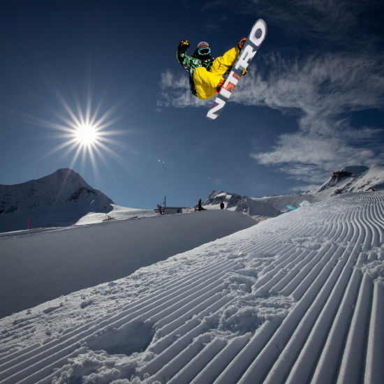 鸟巢搭建高达45米滑雪道 举办单板滑雪赛事_酷
