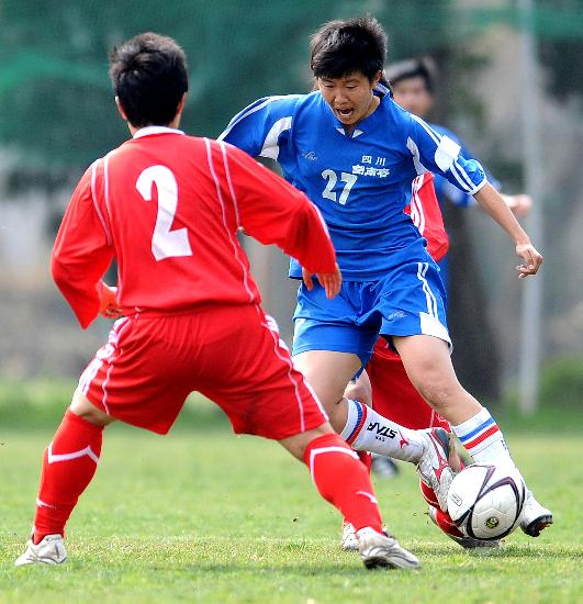 图文-[足协杯]四川女足1比1长春队 黄蓉带球进