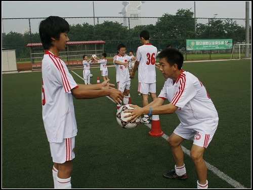 图文-越野足球俱乐部暑期夏令营 反应速度小游